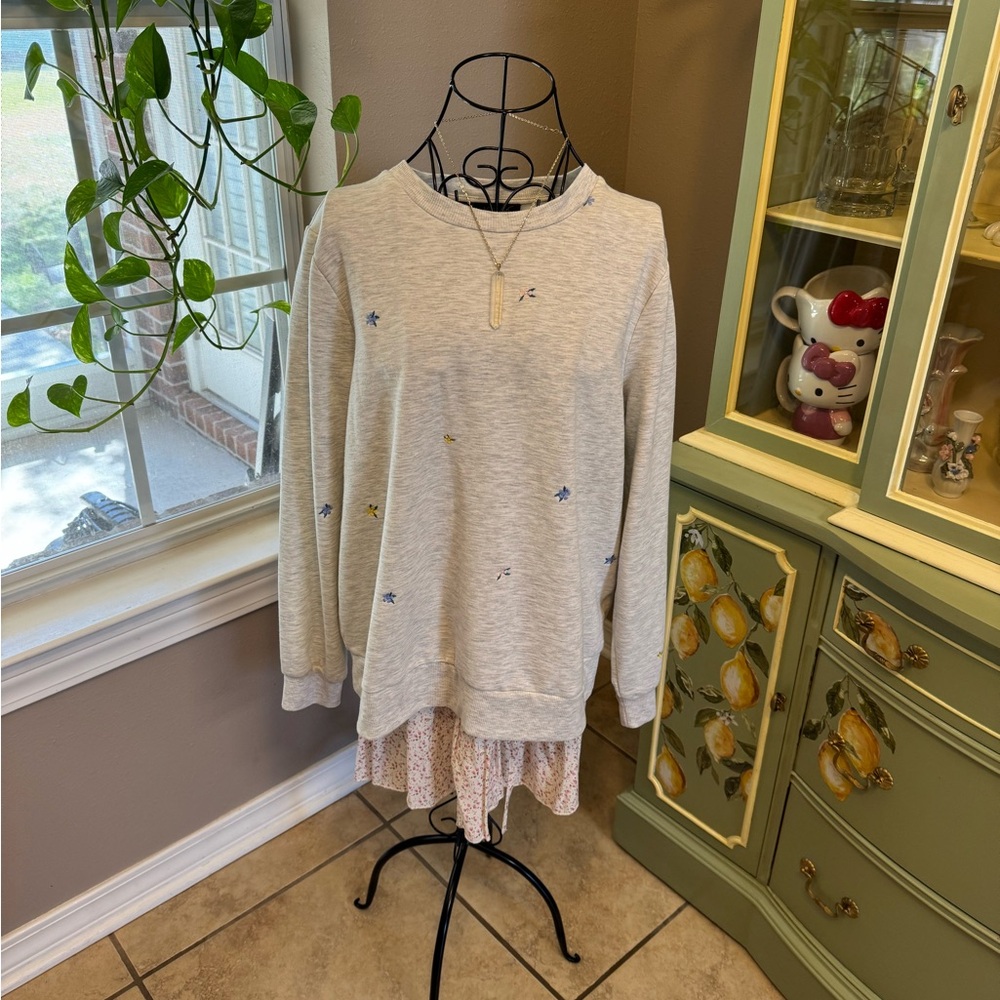Gloria Vanderbilt Light Gray Top